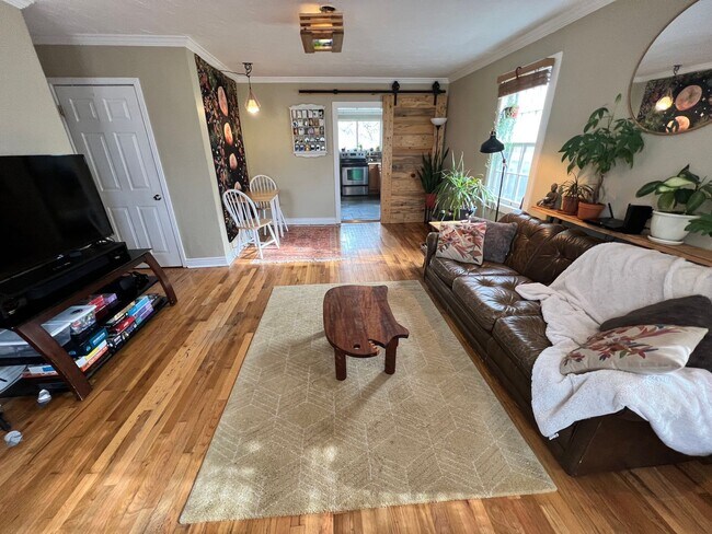 Beautiful 3 Bedroom and 1 Bath Home Near S... - Beautiful 3 Bedroom and 1 Bath Home Near S...
