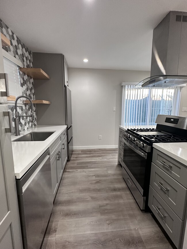 Photo - 1483 Fern Ave