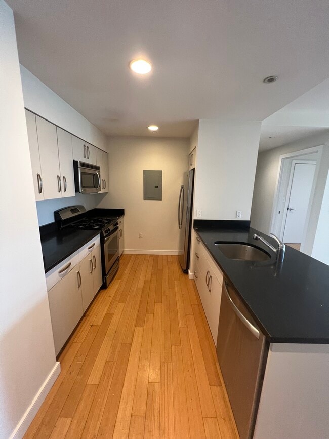 Photo - 601 Albany St