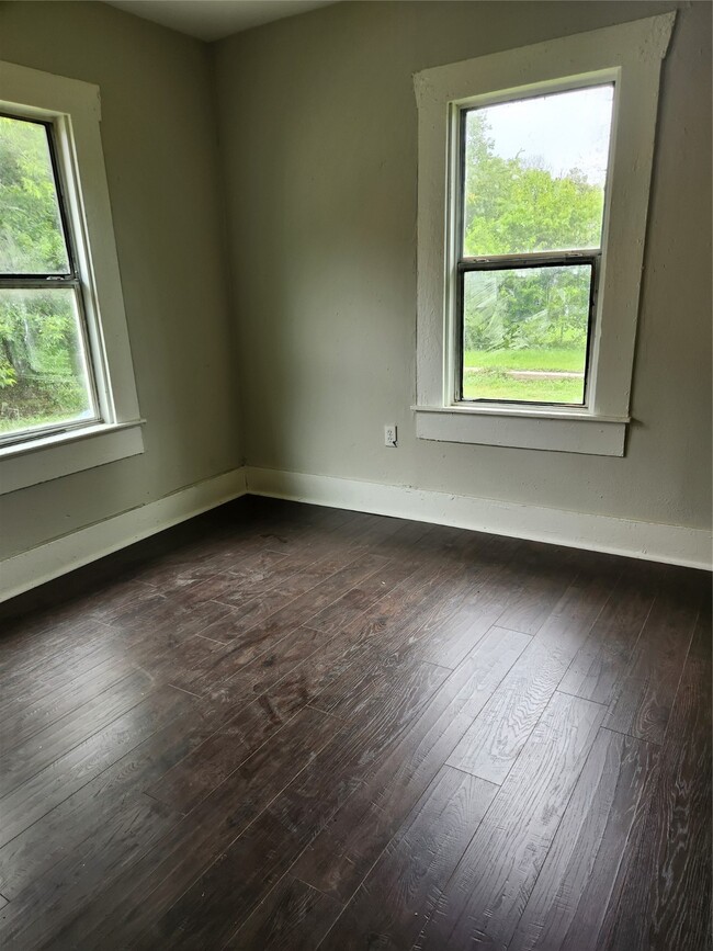 Building Photo - 2313 Gregg St Rental