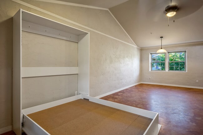 Photo - 901 Spruce St