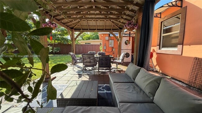 Photo - 37 SW 11th St