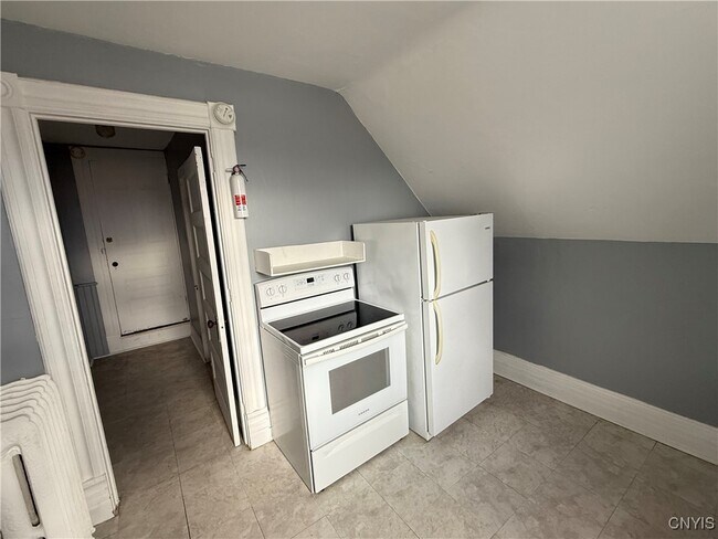 Photo - 117 N School St Apartment