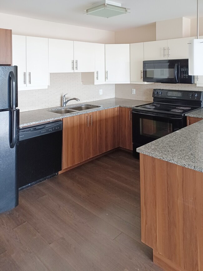 Photo - Rockwood Estates 420