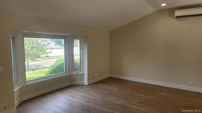 Photo - 12 Warren Ln