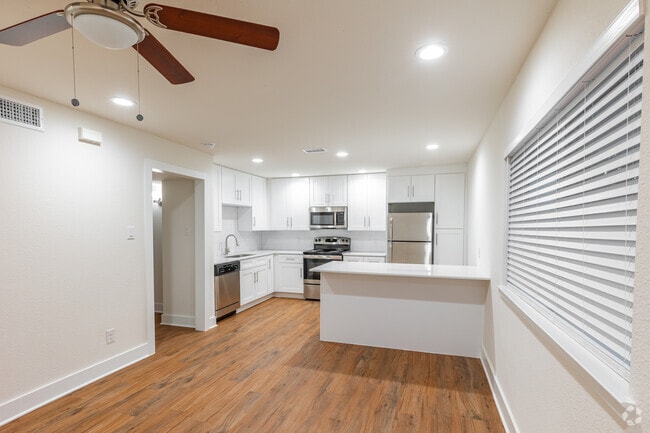 2BRA , 2BA - Kitchen - Gaston Corners