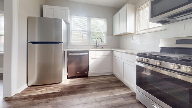 Photo - For Rent: Renovated Two-in-One Bi-Level Ho...