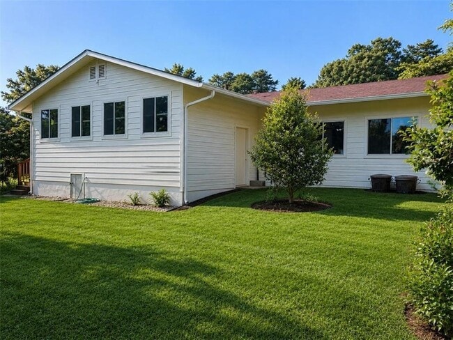 Photo - 3120 Haverford Ln SE