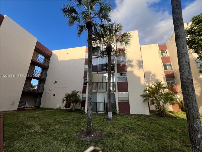 Building Photo - 9431 SW 4th St Unit 207