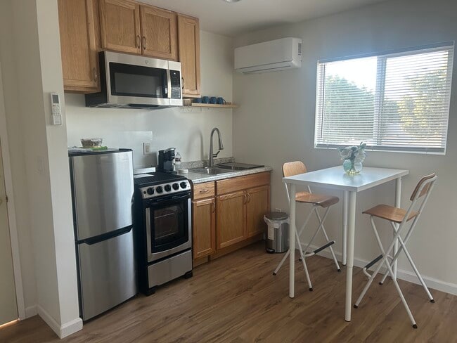 Photo - 21921 Halldale Ave Unidad 1