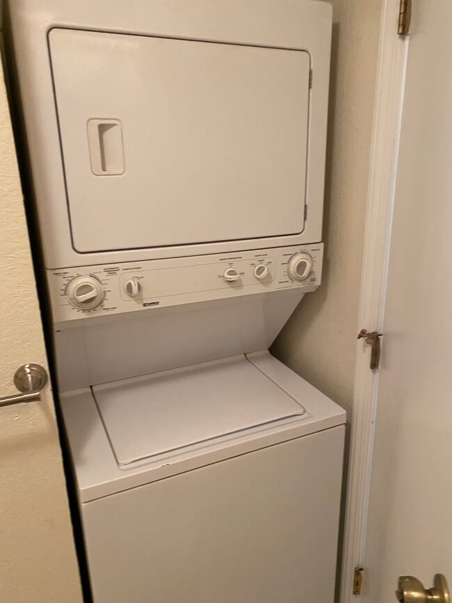 Photo - 617 S Broadway St