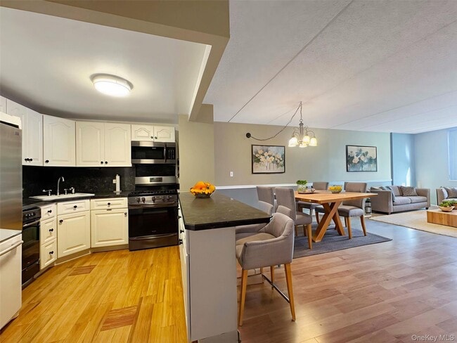 Photo - 777 N MacQuesten Pkwy