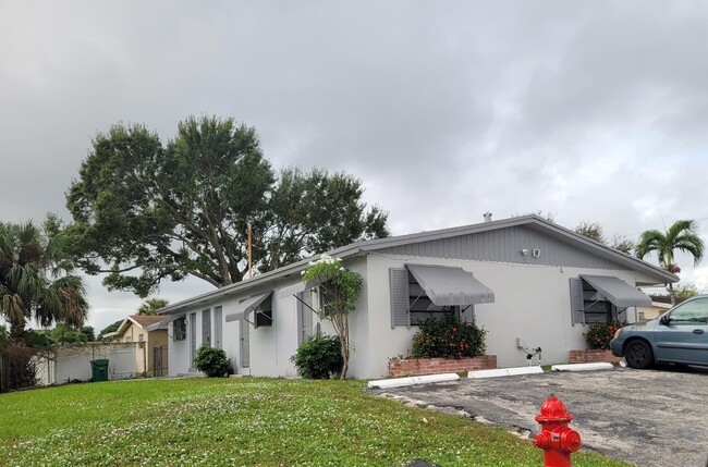 Building Photo - 2850 SW 1st St Rental