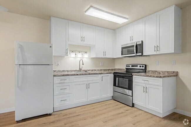 2BR, 1BA - 850SF - Kitchen