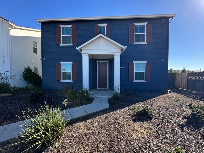 Building Photo - Stunning 5 Bedroom, 3.5 Bath Ellis Home / Best Property Management