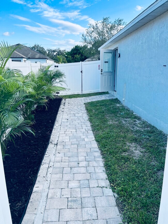 Photo - 1534 SW Jacksonville Ave