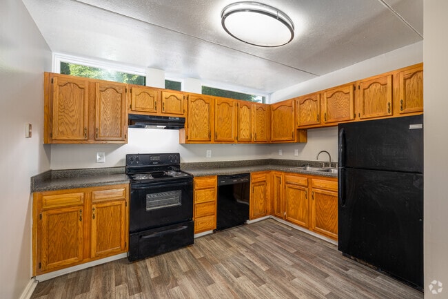Can B1 2BR, 1BA - 861SF - Kitchen