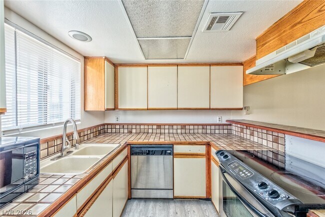 2080 E Karen Ave Unit B63