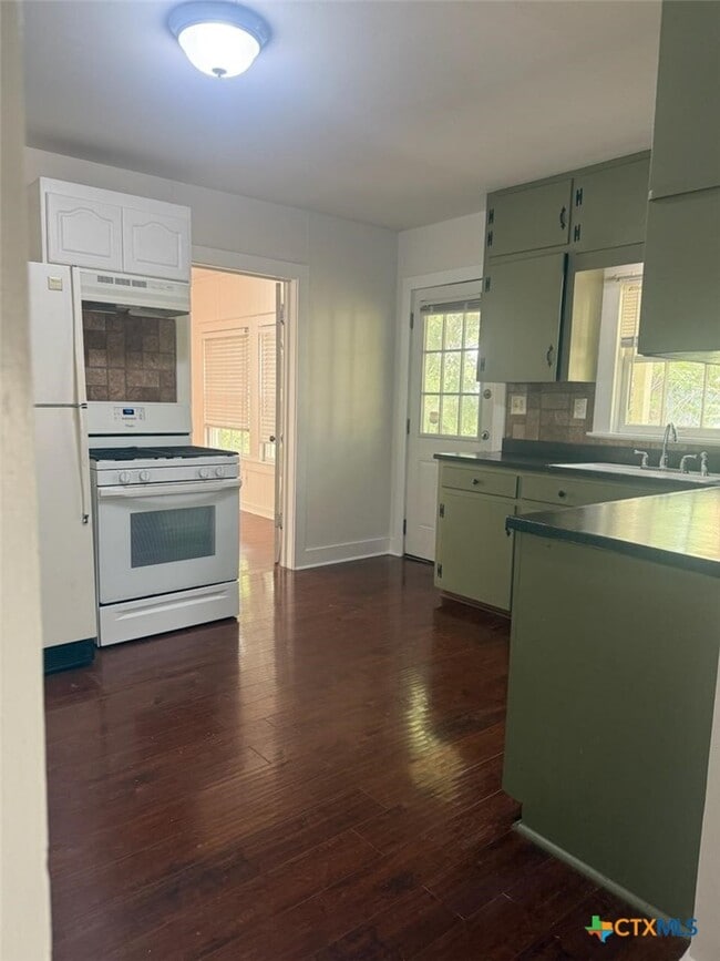 Photo - 724 N Beal St