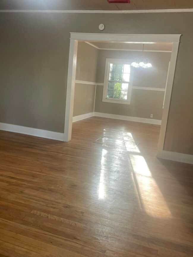 Photo - 615 Mohawk St