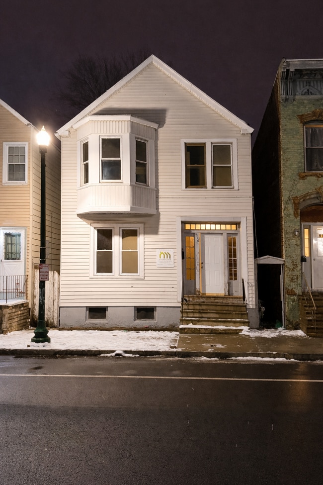 Building Photo - 516 2nd St Unit 1