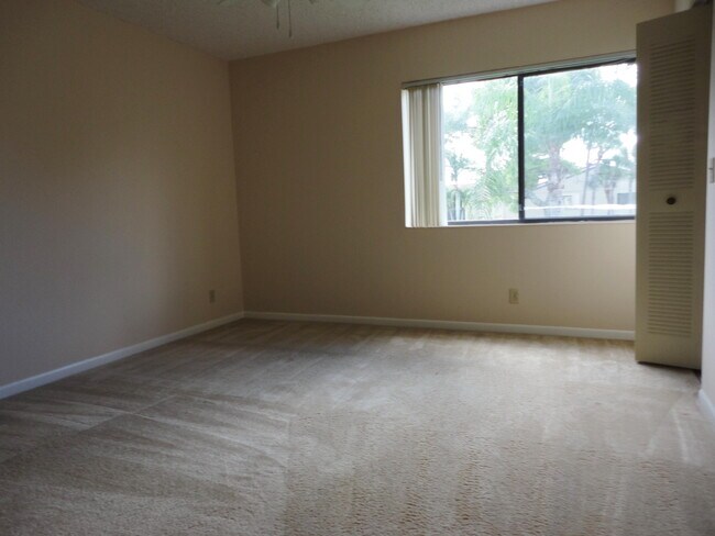 Photo - 523 Shady Pine Way Unidad B2