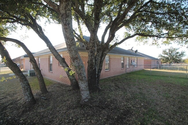 Building Photo - Location Location!!