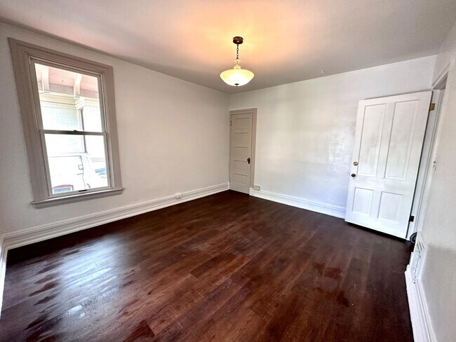 Building Photo - 832 Emerson St Rental