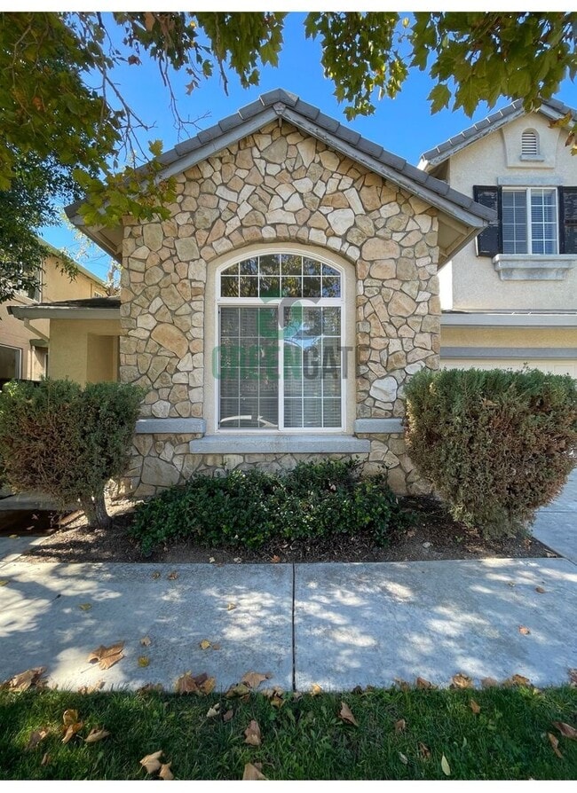 Photo - 4 Bedroom TRACY HOME! AVAILABLE NOW!!