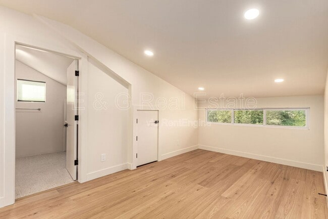 Photo - 125 N 11th Ave Unidad B