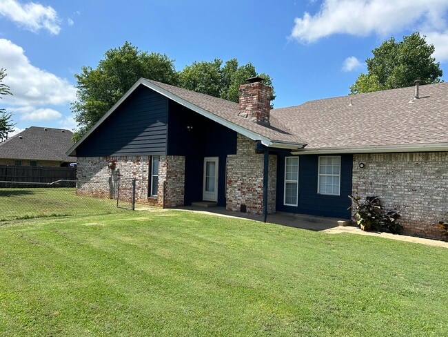 Photo - 607 N Robin Way