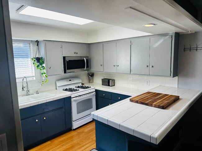 Photo - Beautiful Condo close to Memorial and Garces HS