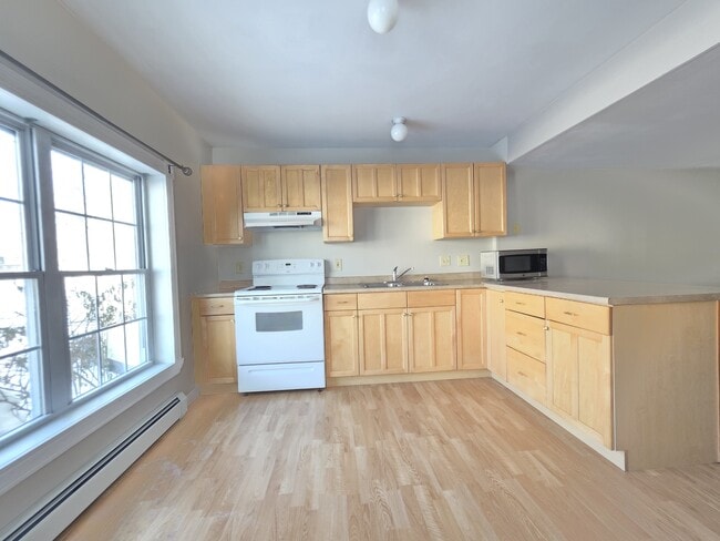 Building Photo - 208 Grove St