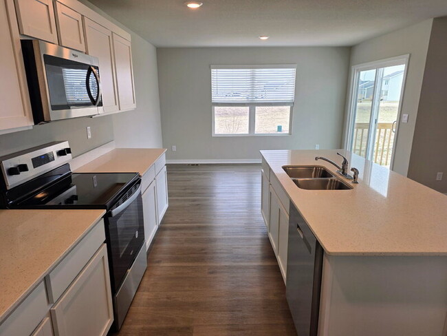 Photo - 655 NW Williamsburg Ln