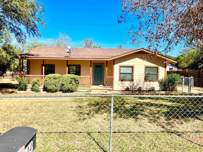 Building Photo - 144 W Hickory Dr Rental