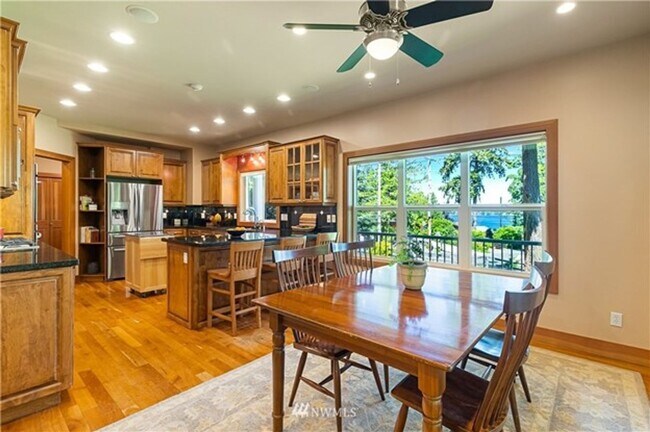 Photo - 4618 Lakeway Dr