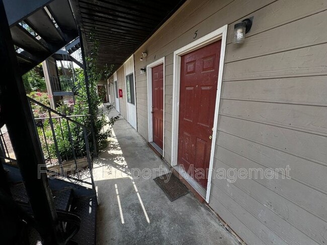 Building Photo - 1309 Hudson Ave Unit C4 Rental