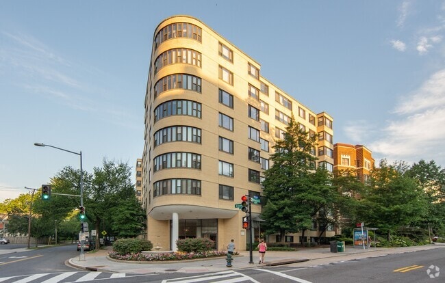 Building Photo - Connecticut House Apartments