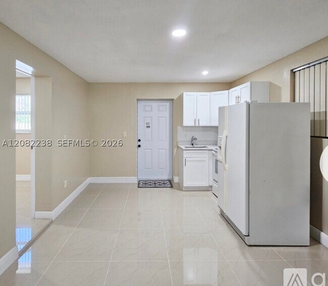 Photo - 6800 SW 9th St Unit B