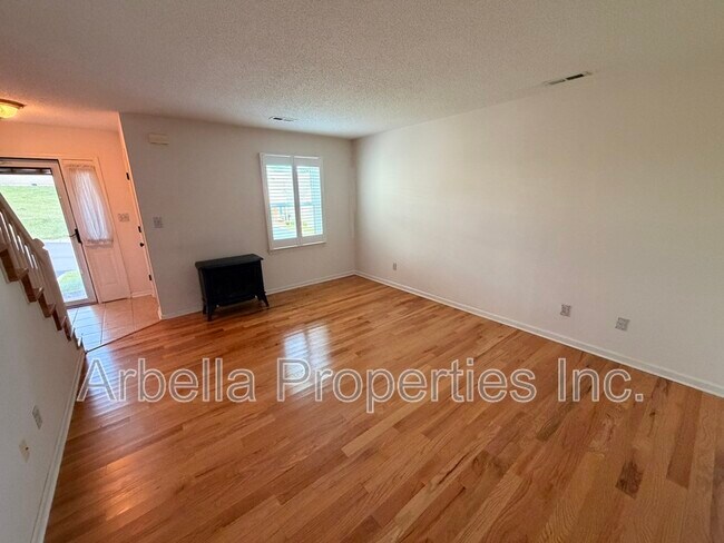 Photo - 215 Radford Dr