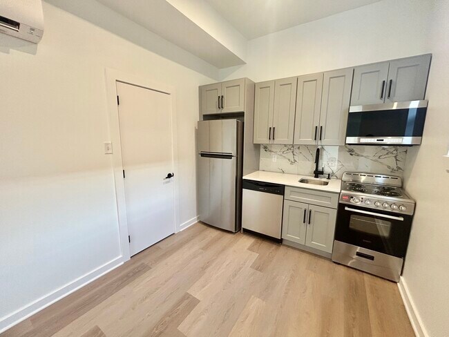 Photo - 2725 W Girard Ave Unit 2F