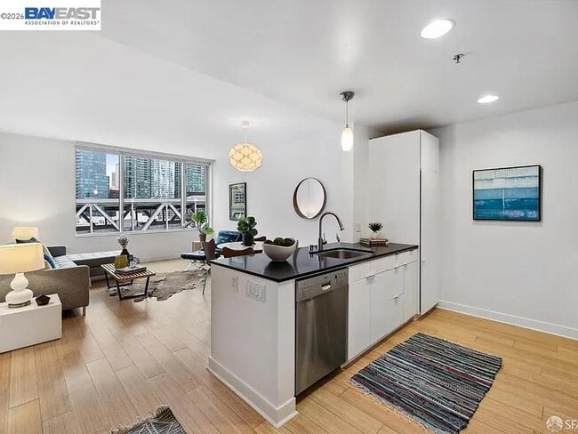 Photo - 501 Beale St Unit 16E