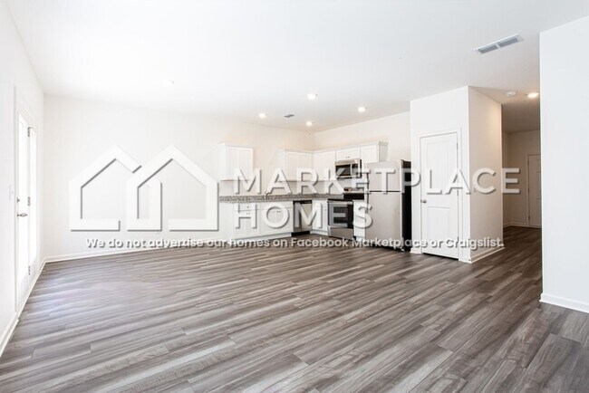 Photo - 308 Rydal Wy