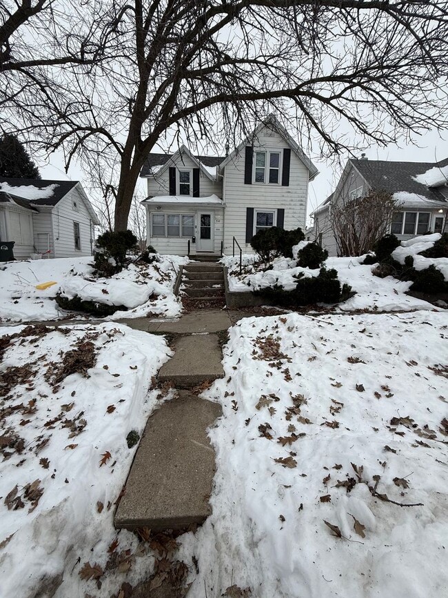 Building Photo - 532 S 16th St