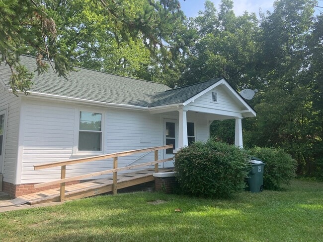 Building Photo - 3461 Sunnycrest Ave Unit 3461 Sunnycrest Ave- B