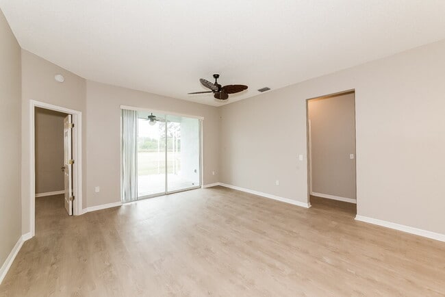 Photo - 944 Springwood Cir