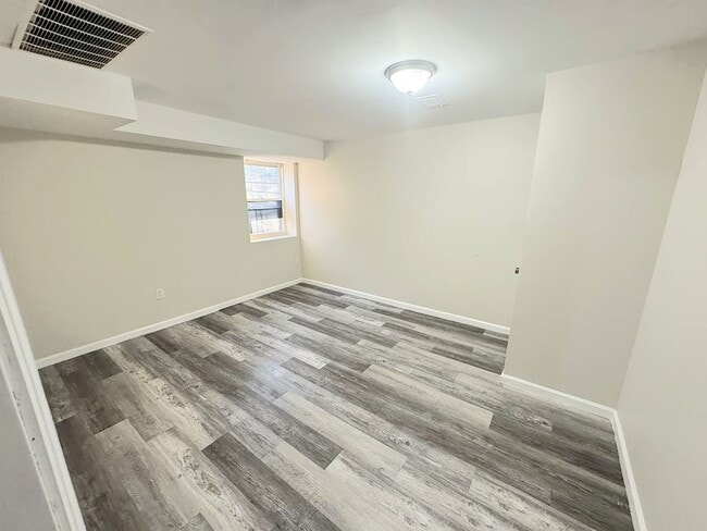 Photo - 305 S 6th St