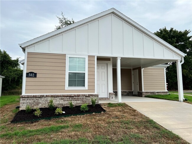 Building Photo - 502 N Cresswell Dr