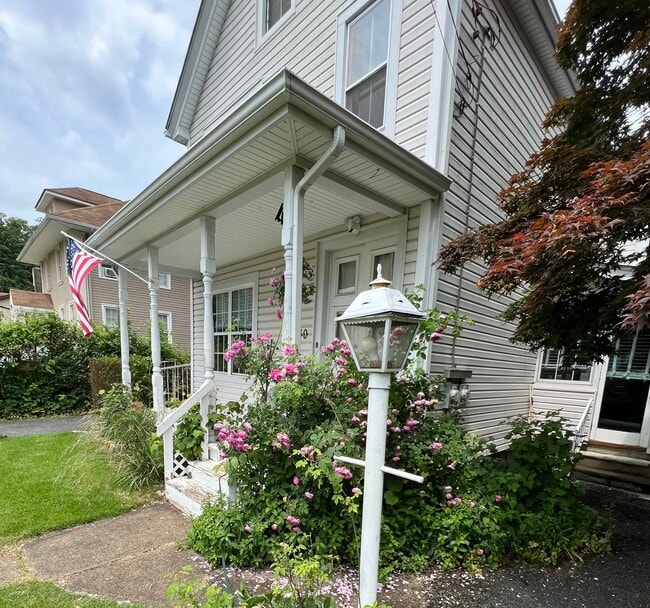 Front entry - 40-2 Oak St Unit 2