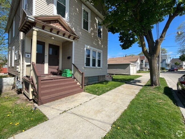 Building Photo - 2642 S Clement Ave Rental
